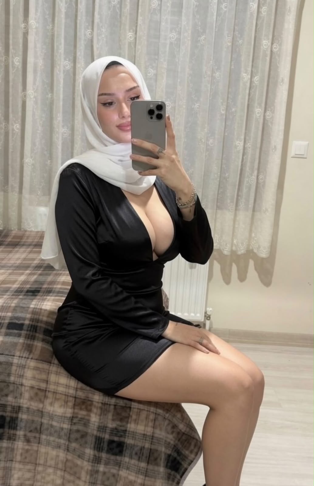 Yukarısırt Yüksek Enerjili Kadın Bayan Escort Leyla